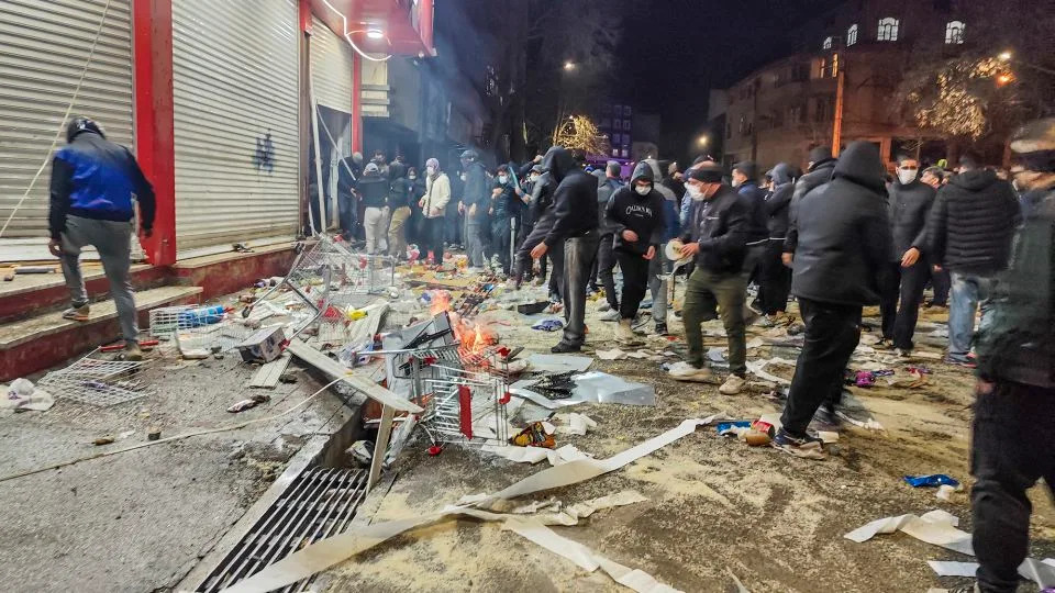 Tehran Protests: Witnesses Describe 'Bodies Piled Up' in Hospitals as Crackdown Turns Deadly