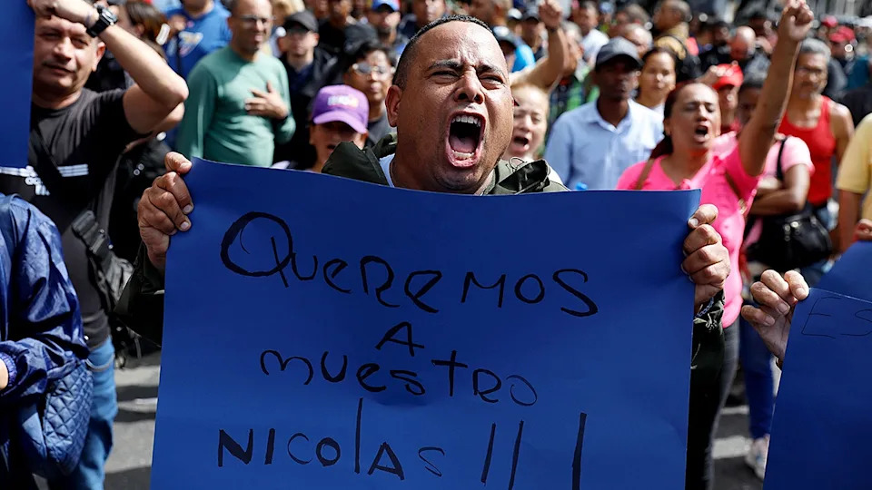 U.S. Urges Americans To Leave Venezuela Immediately As Armed 'Colectivos' Set Up Roadblocks