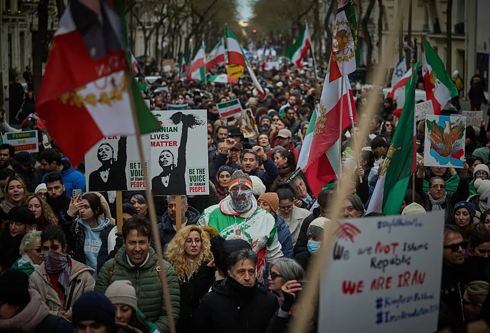 Global Solidarity Rallies Erupt As Deadly Protests Engulf Iran