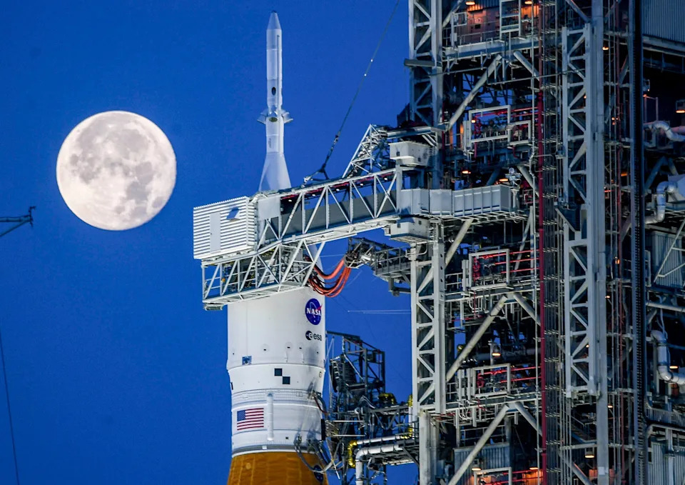 Artemis 2 Nears Launch: NASA Rolls Out SLS Stack and Names Flight Windows for Moon Flyaround
