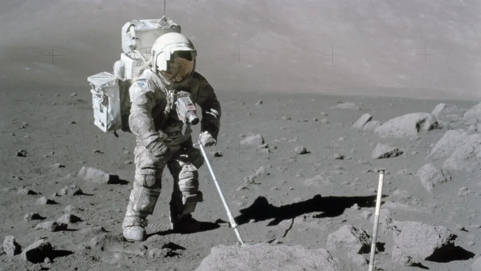 Moon’s Soil Holds Traces of Earth: Study Finds Magnetosphere Channels Atmospheric Gases to the Lunar Surface