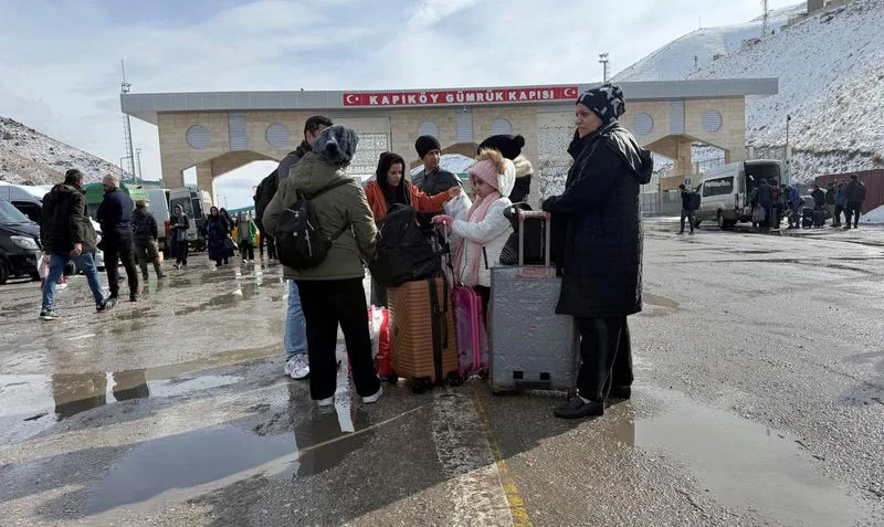 Dozens Flee Iran Via Kapikoy Border As Crackdown Intensifies