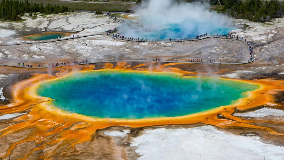 AI Reveals 86,000+ Tiny Earthquakes Beneath Yellowstone, Mapping Hidden Swarms in 3D