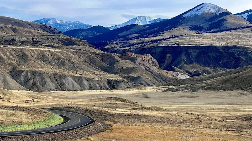 AI Reveals 86,000+ Tiny Earthquakes Beneath Yellowstone, Mapping Hidden Swarms in 3D