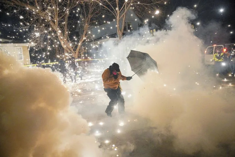Immigration Officer Wounds Venezuelan in Minneapolis; Protests and Tear Gas Follow Amid ICE Surge