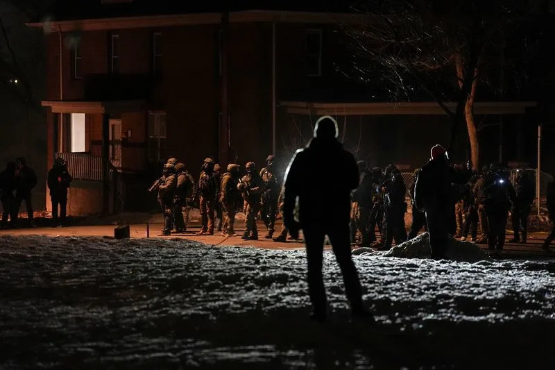 Immigration Officer Wounds Venezuelan in Minneapolis; Protests and Tear Gas Follow Amid ICE Surge