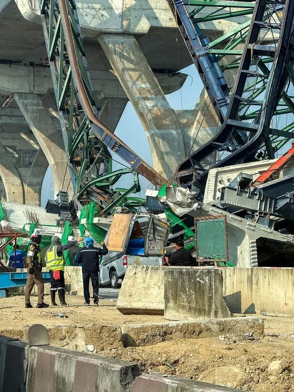 Two Killed Near Bangkok After Crane Collapse; Government Moves to Cancel ITD Contracts