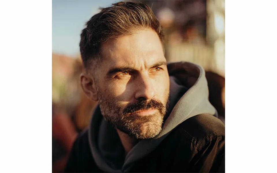 Turning Data Into Cosmic Art: Luis Calćada on Beauty, Accuracy, and the Ethics of Space Illustration