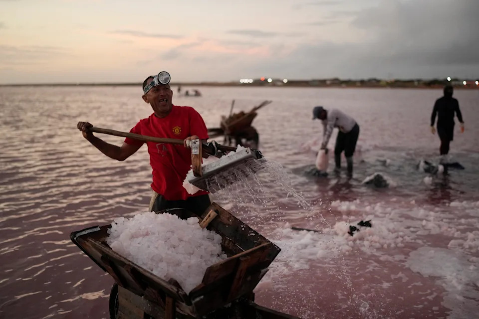 Life By The Refineries: Photos From Venezuela’s Paraguana Peninsula After Maduro’s Capture