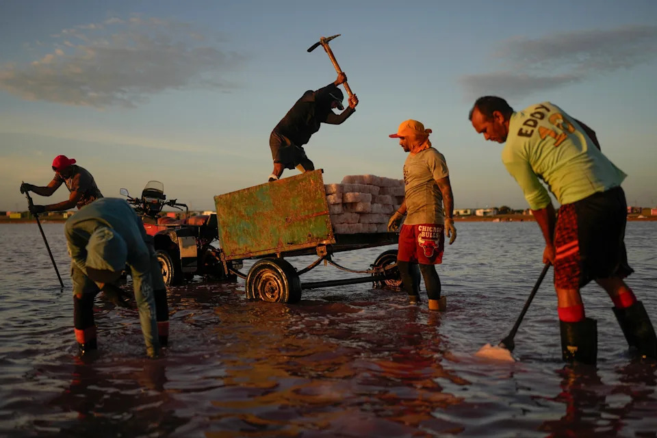 Life By The Refineries: Photos From Venezuela’s Paraguana Peninsula After Maduro’s Capture