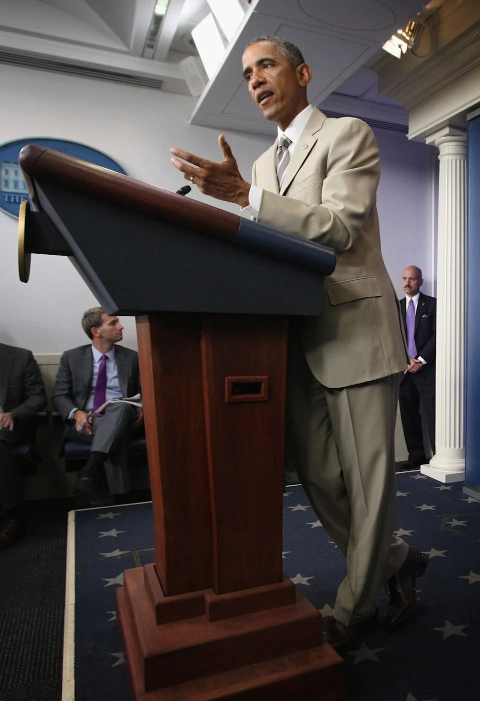 Newsom Trolls Leavitt With Obama 'Tan Suit' Throwback: “Who Wore It Better?”