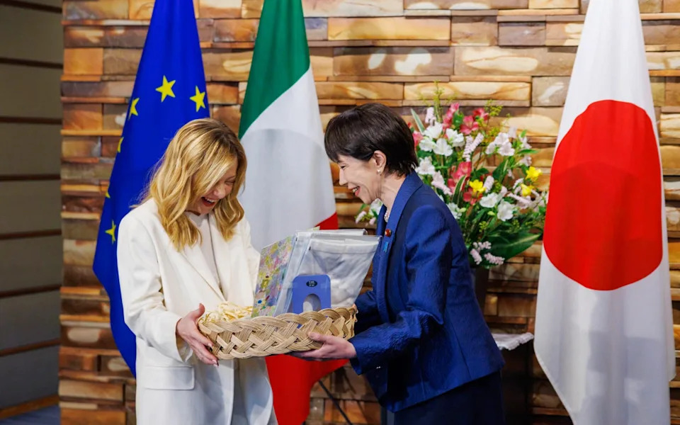 Meloni and Japan’s New PM Forge Warm Bond — From Birthday Cake to Joint Fighter-Jet Plans