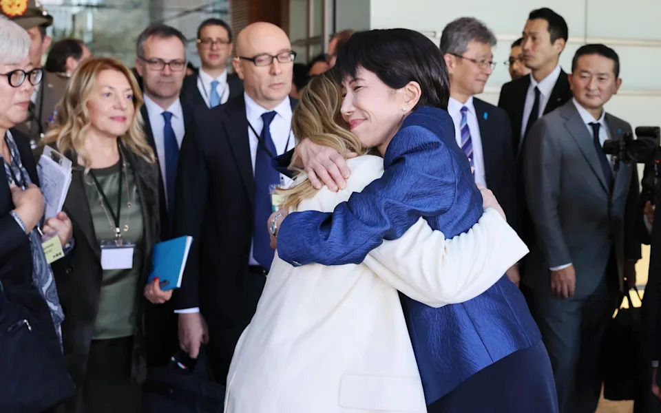 Meloni and Japan’s New PM Forge Warm Bond — From Birthday Cake to Joint Fighter-Jet Plans