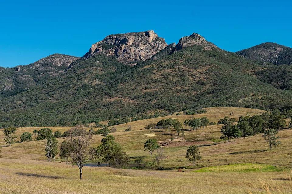 18-Year-Old Survives 262-Foot Fall on Mount Walsh After Parents Reach Him Through Bluetooth Headphones