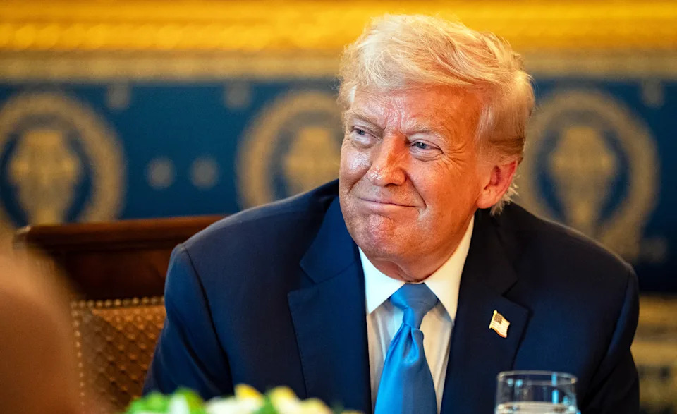 Trump Keeps Nobel Medal Given by María Corina Machado — Echoes 2016 Purple Heart Moment