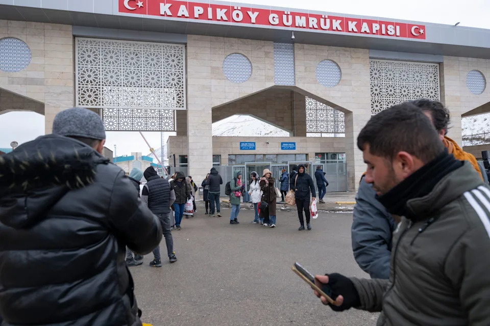 Iranians Risk Death To Reach Silenced Families After Nationwide Internet Blackout