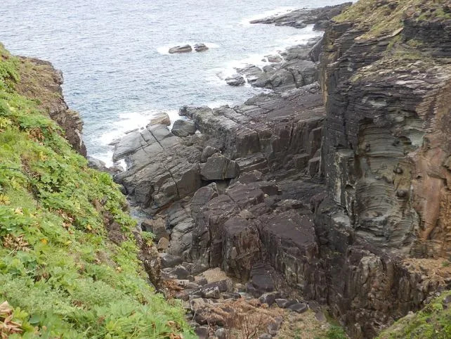 Yonaguni Monument: The Underwater “Lost City” — Why Most Geologists Call It Natural
