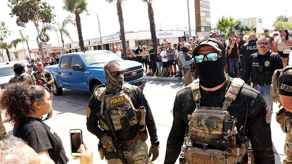 Dramatic Video: Migrants Leap Across Montebello Rooftops as Border Patrol Arrives