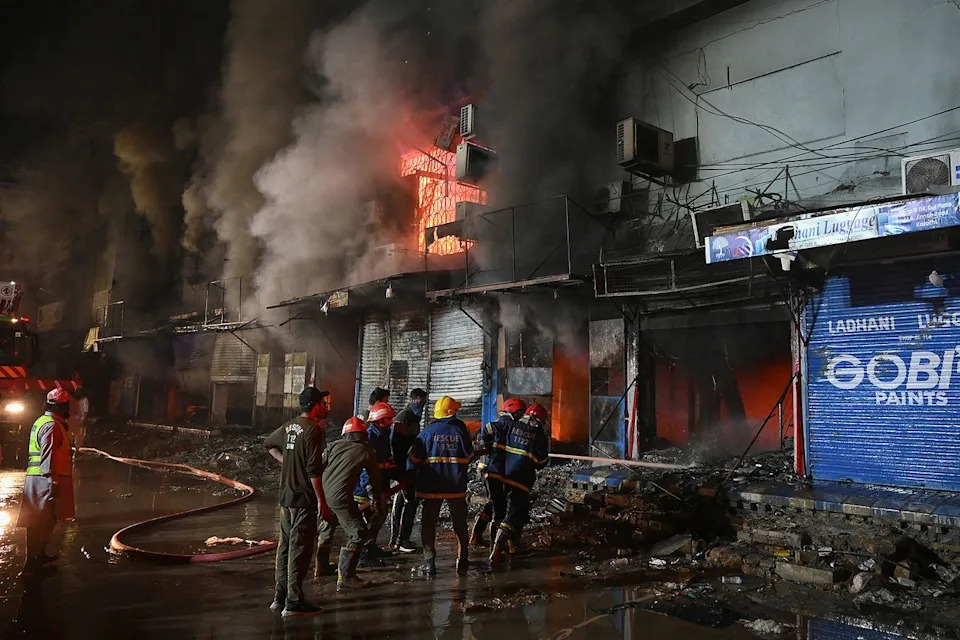 Karachi Mall Blaze: At Least Six Dead, 22 Injured After Short-Circuit Fire Rips Through Gul Plaza