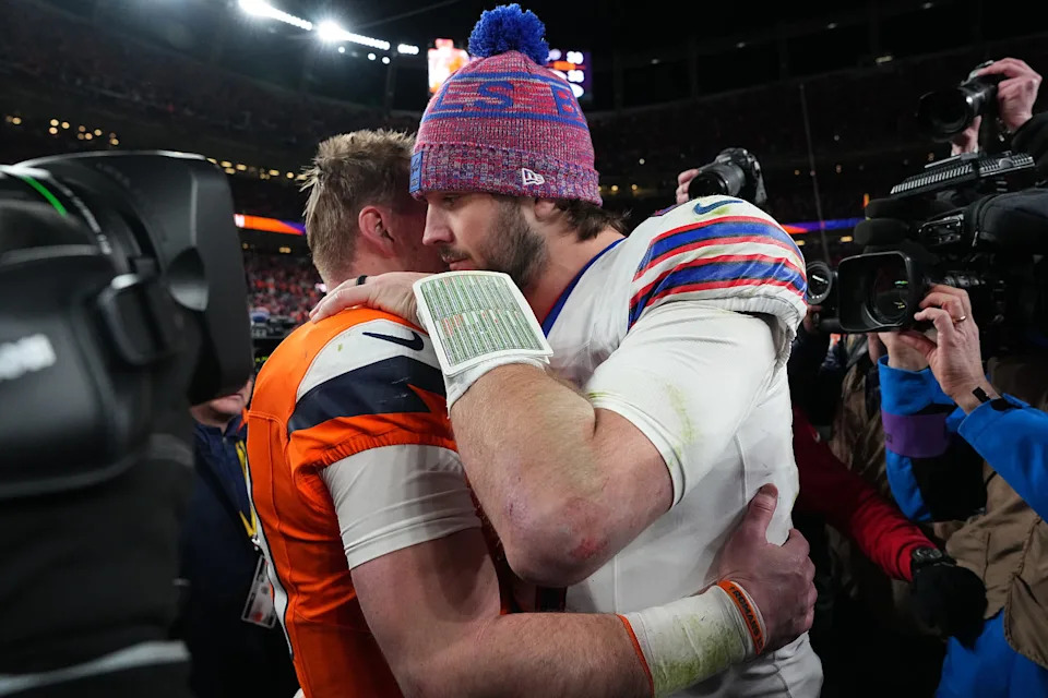 Tariff Threats Over Greenland Escalate Tensions; Feds Probe Partner Linked To Renee Good Shooting — Weekend Rundown