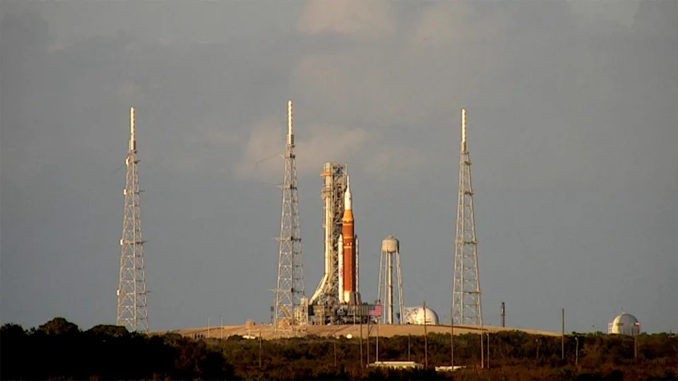 NASA Rolls Artemis II Moon Rocket to Launch Pad 39B Ahead of Early‑February Flight