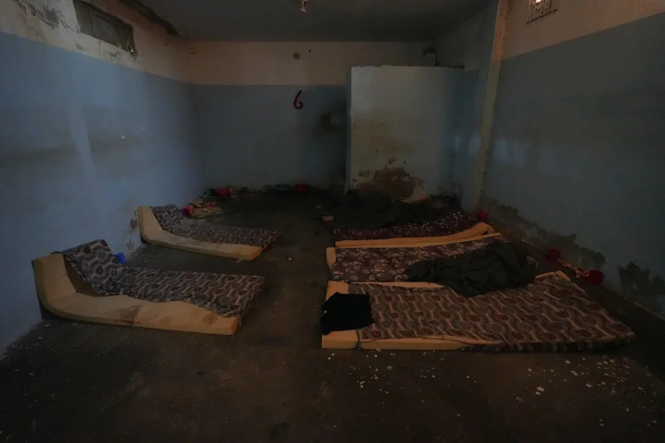 CBS Finds Empty Cells, Abandoned Orange Jumpsuits at al‑Shaddadi Prison Amid Northeast Syria Clashes