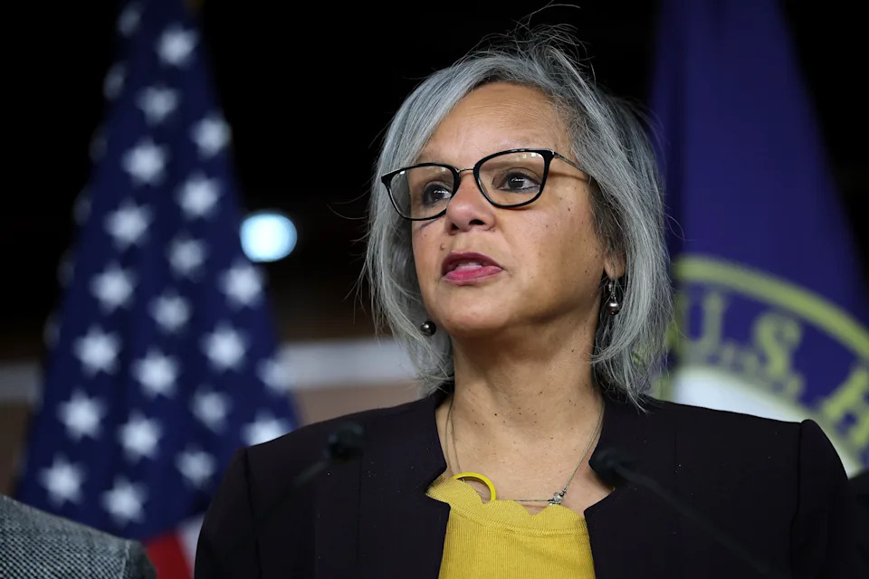 100 House Democrats Back Effort Targeting Kristi Noem — Claims, Controversy and Key Corrections