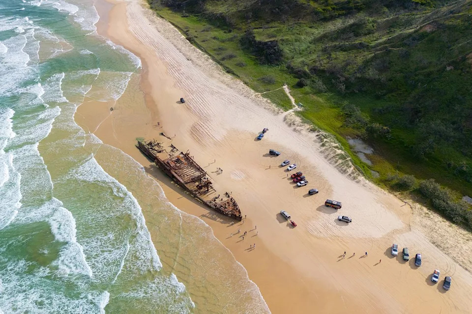 19-Year-Old Canadian Found Dead on K'gari Beach Surrounded by Dingoes; Family Says She 