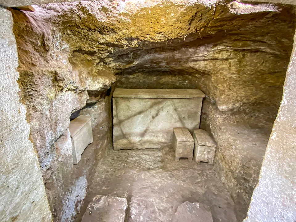 2,400-Year-Old Hercules Shrine and Elite Tombs Unearthed Near Rome's Ancient Walls