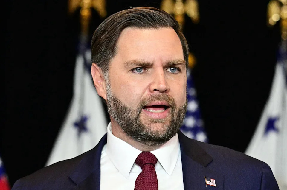 JD Vance Compares U.S. Economy to the Titanic — A Political Metaphor Tested Against the Data