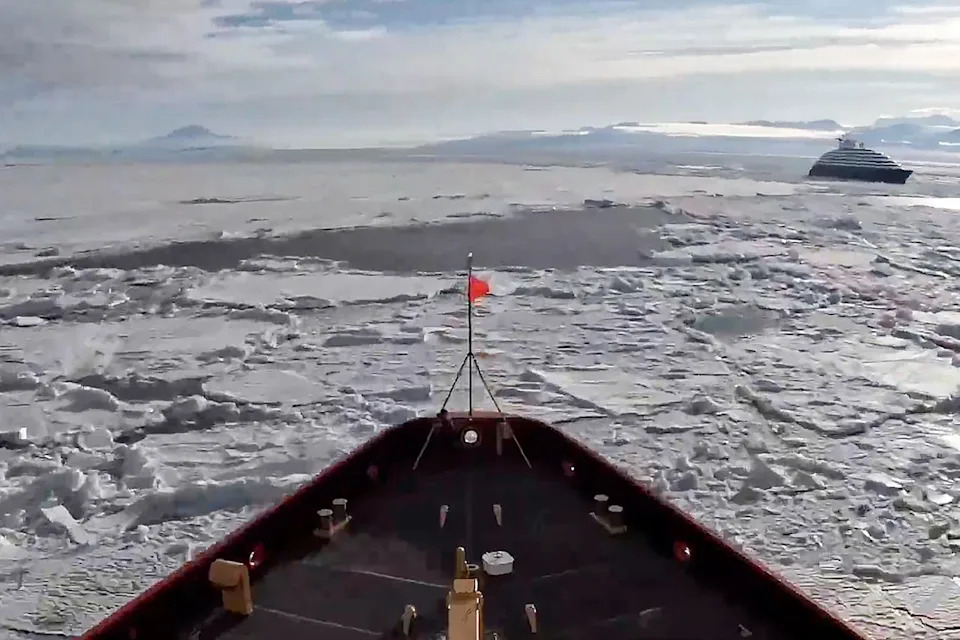 Dramatic Rescue: U.S. Heavy Icebreaker Frees Luxury Cruise Ship Trapped in Antarctic Ice