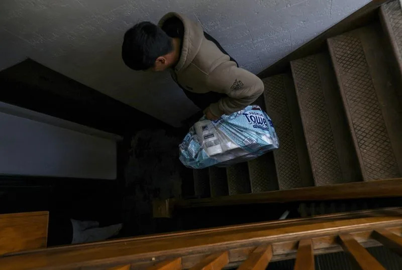 ‘It’s Time To Act’: Minnesotans Mobilize to Monitor ICE After Fatal Shooting