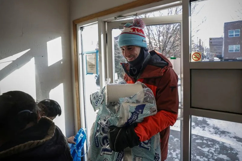 ‘It’s Time To Act’: Minnesotans Mobilize to Monitor ICE After Fatal Shooting