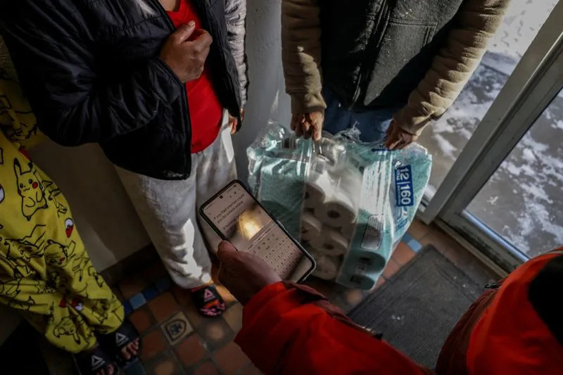 ‘It’s Time To Act’: Minnesotans Mobilize to Monitor ICE After Fatal Shooting