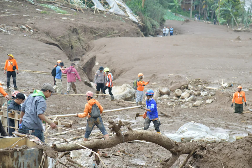 Rescuers Recover More Bodies After Devastating Java Landslide; 72 Still Missing