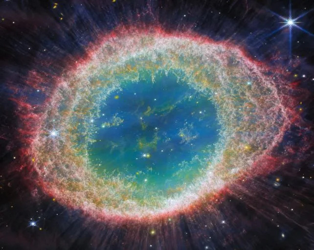 Mysterious Glowing Iron Bar Found Crossing The Ring Nebula — Astronomers Stumped