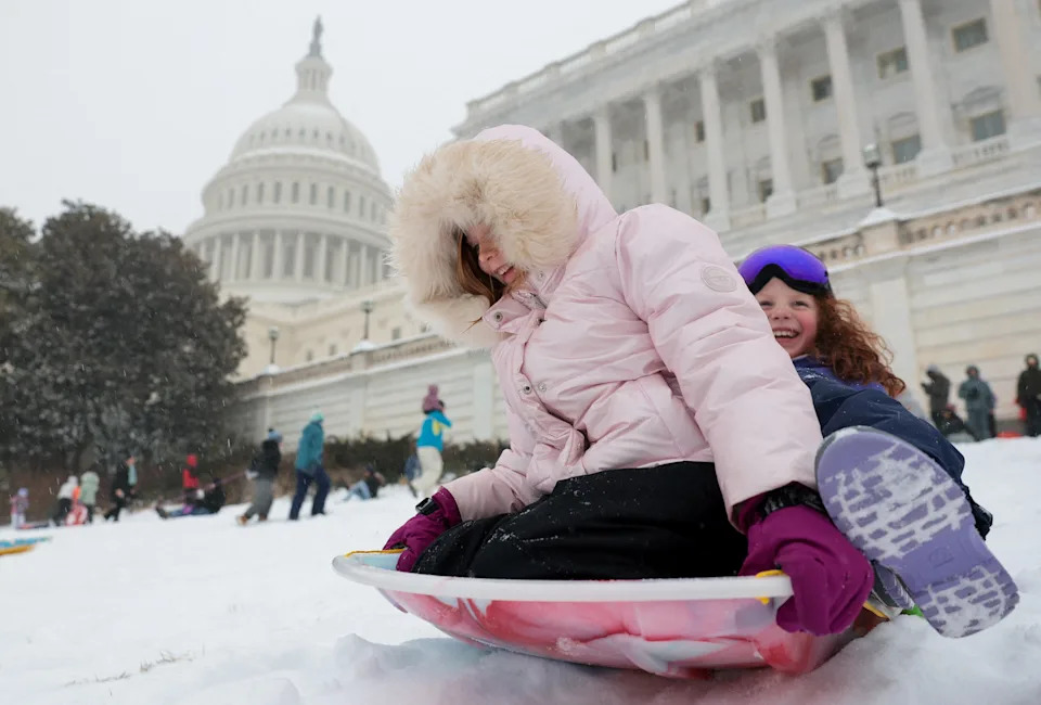 Major Winter Storm Smothers New York City, Washington, D.C. and Philadelphia — See Striking Photos