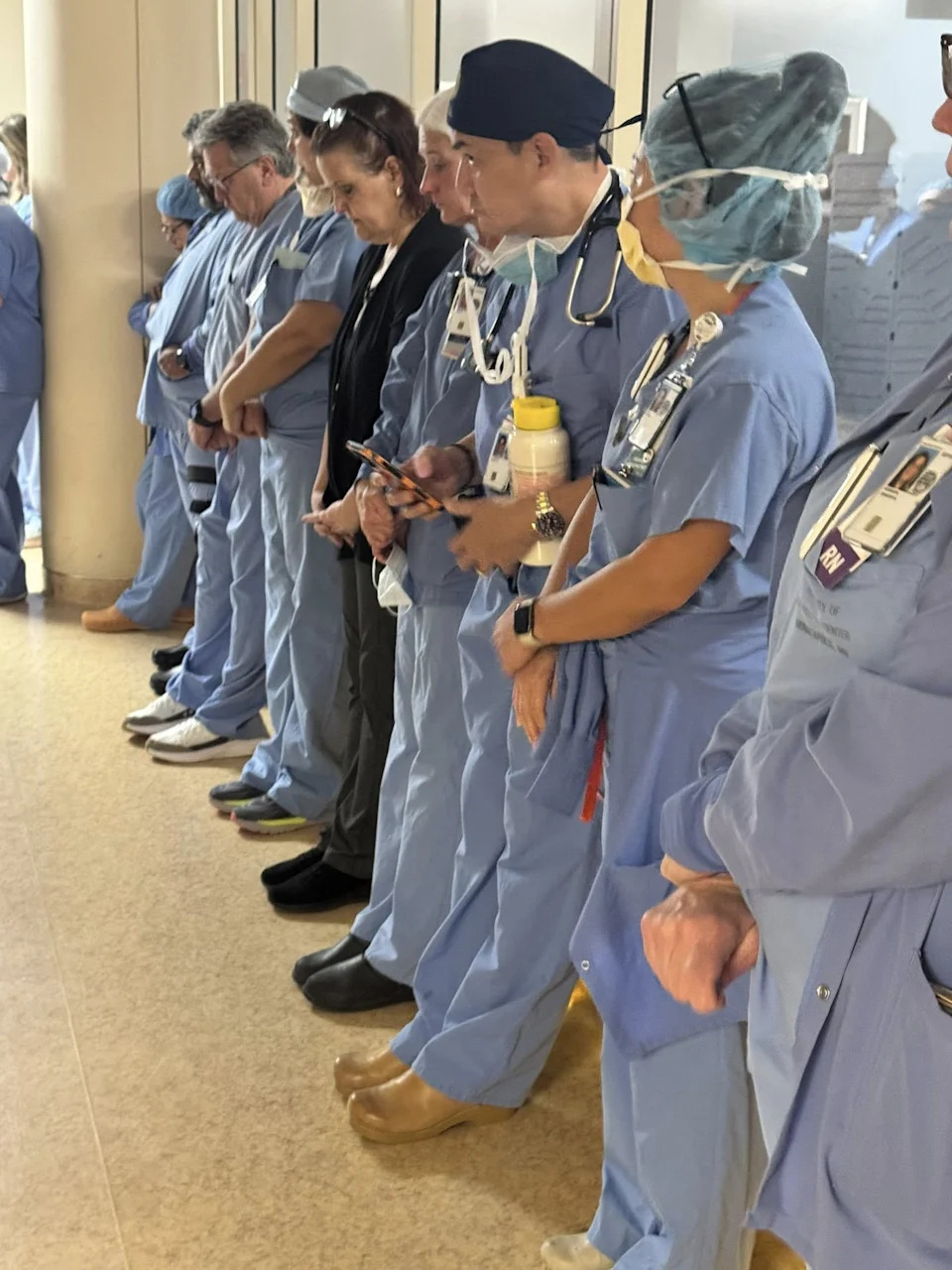 Minneapolis VA Staff Hold Silent Tribute for ICU Nurse Alex Pretti After Fatal Shooting