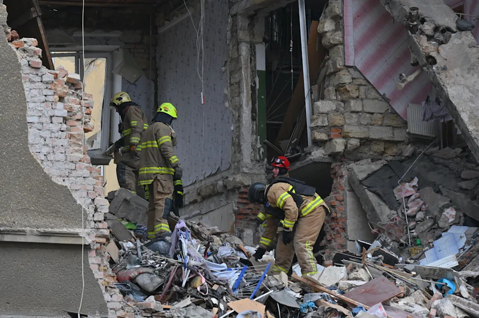 Russian Drone Swarm Strikes Odesa — 1 Dead, 23 Injured; Zelenskyy Urges Faster U.S. Diplomacy