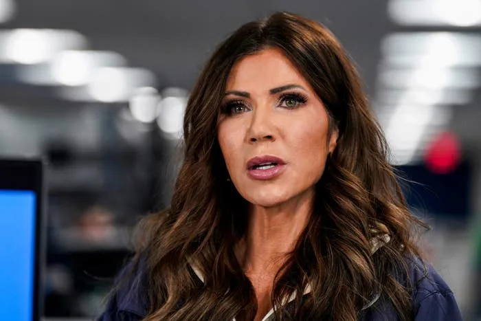 Viral Photo Of Armed MAGA Protesters Fuels Scrutiny After Alex Pretti Shooting