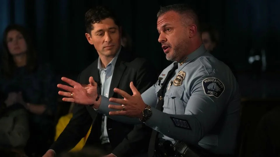 Frey Presses For Federal Agents’ Exit As Minneapolis Wrestles With Deadly Clashes