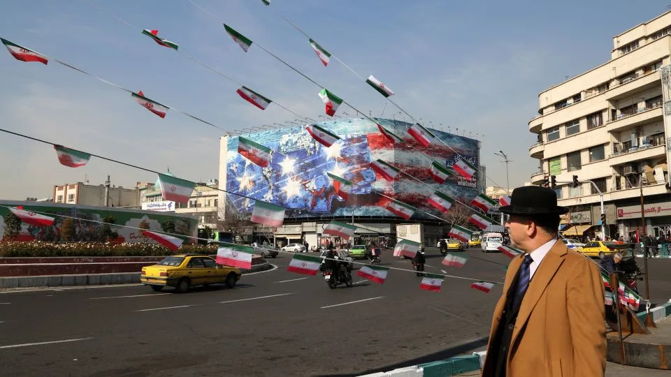 U.S. Weighs Major Strike on Iran After Nuclear Talks Stall; Tehran Threatens Swift Retaliation