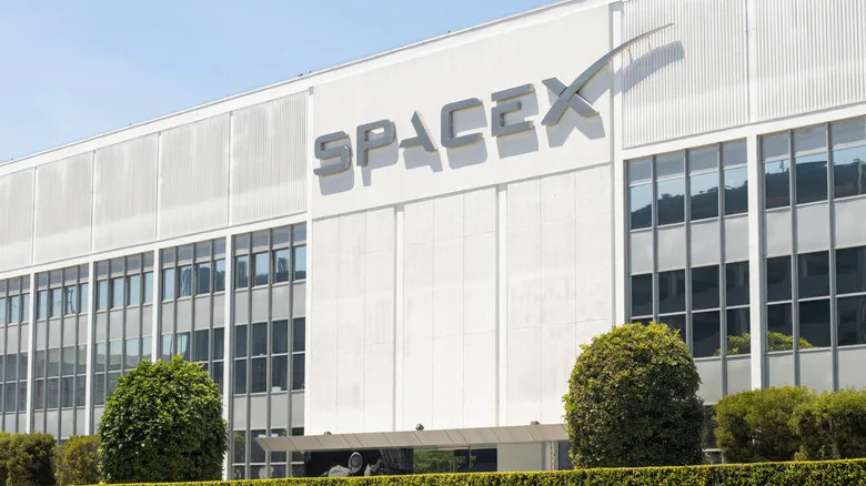 SpaceX Starship Explosions Disrupt Caribbean Flights and Raise FAA Oversight Questions