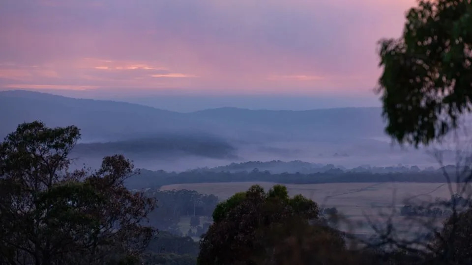 Australia’s Hottest Towns Near 50°C as Heat Wave, Wildfires and Power Cuts Ravage Victoria