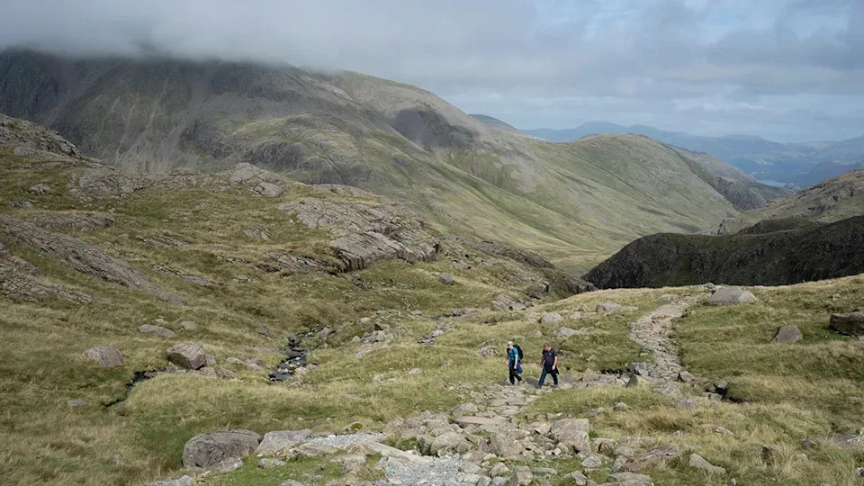 Hikers Leave Inn Unpaid After Treacherous Seven‑Hour Scafell Pike Rescue, Rescue Team Says