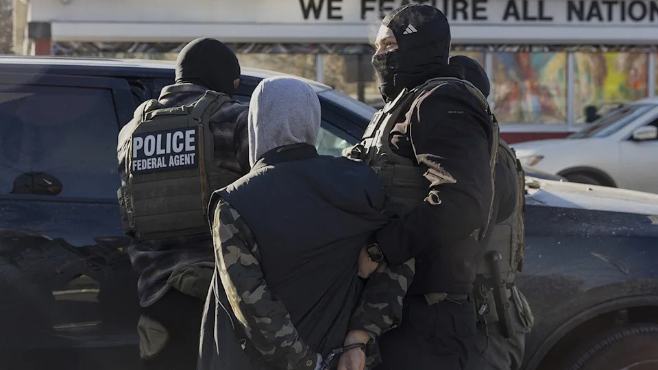 Shutdown Risk Intensifies: Military Pay, TSA and FEMA Could Be Hit as ICE Dispute Holds DHS Funding