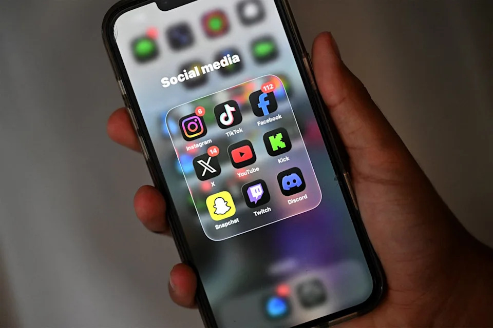 India Considers Banning Under-16s From Social Media as States Press Platforms on Age Checks