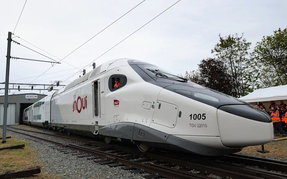 France’s ‘No-Kids’ Train Zone Sparks National Outcry Over Family Policy