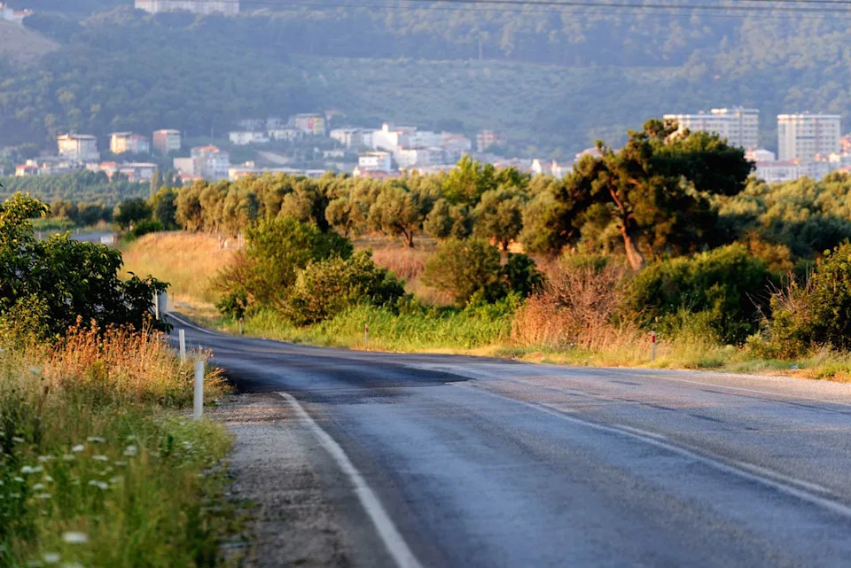 Nine Killed, 26 Injured After Bus Skids Into Ravine Near Antalya; Officials Cite Fog and Suspected Speeding