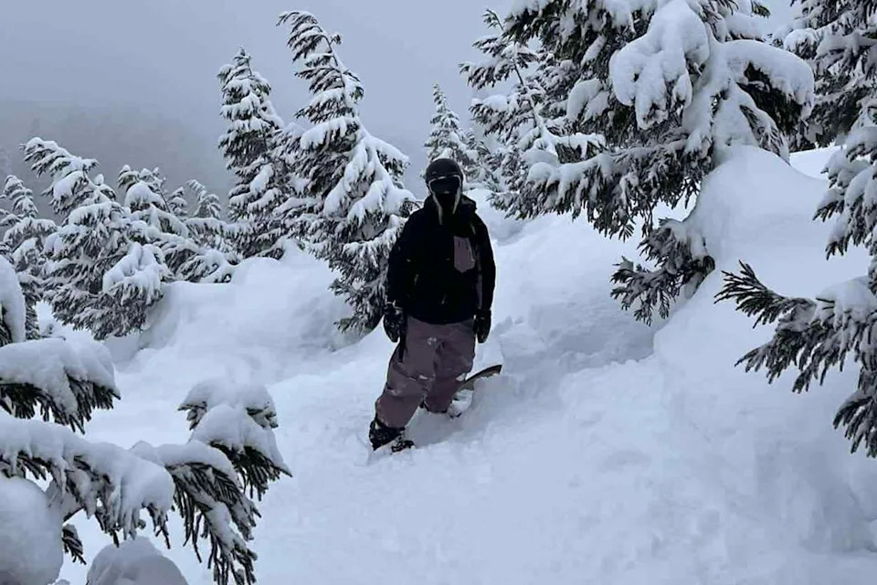 Tragic Chairlift Accident: 22-Year-Old Australian Snowboarder Brooke Day Dies After Backpack Snags Lift in Japan